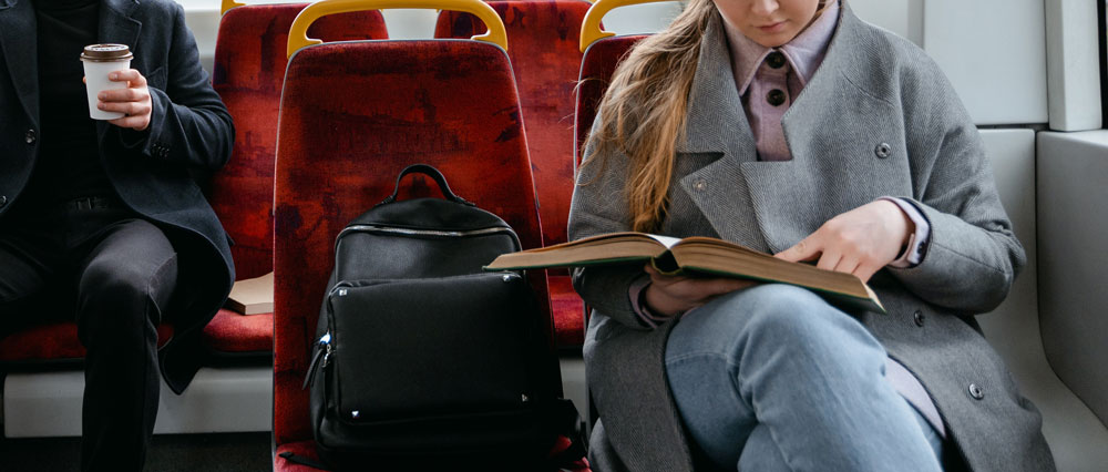 Leer en el transporte público, trucos leer más en familia