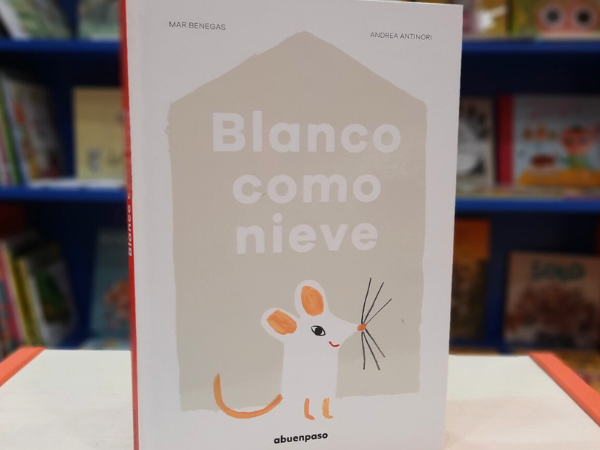 Blanco como la nieve es un cuento infantil sobre el invierno en verso.