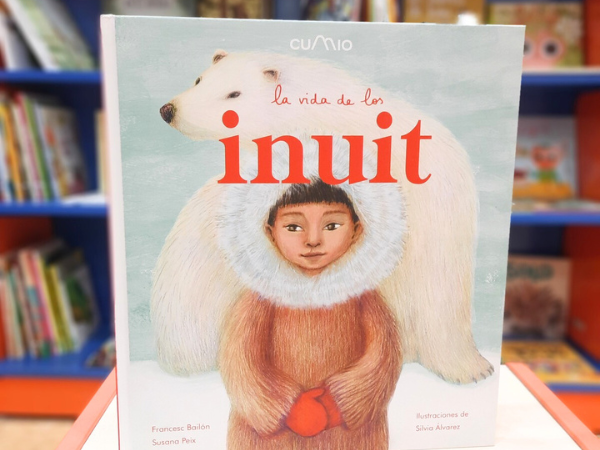 Álbum ilustrado informativo sobre la vida de los inuit.