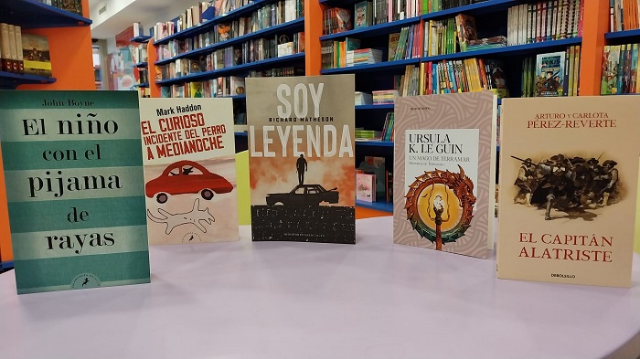 libros cortos juveniles para las vacaciones en la librería Sèneca Jove en Elche.