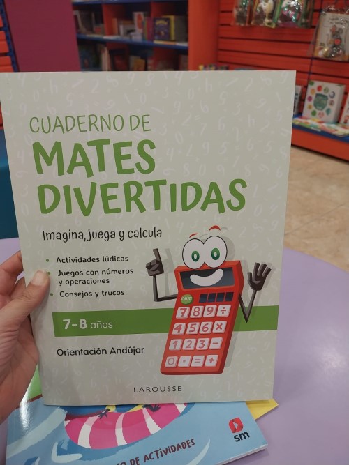 Cuaderno de repaso de matemáticas divertido.