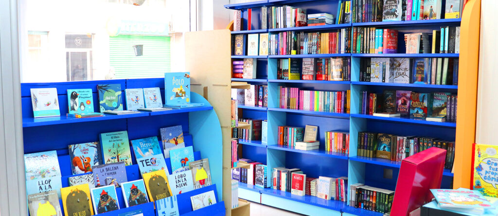 Libros juveniles, fantasía, romántica, ensayo, Séneca Jove librería infantil y juvenil en el centro de Elche