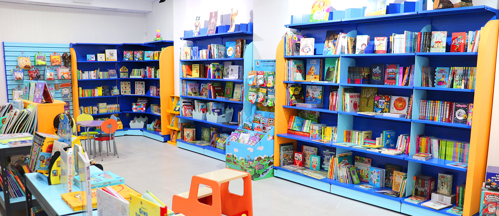 Séneca Jove, librería infantil y juvenil en el centro de Elche, Alicante